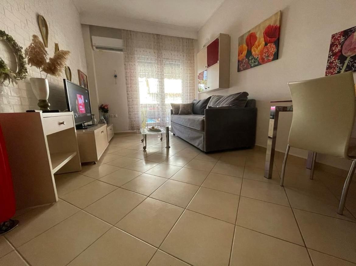 Brick Apartment Néa Péramos Exterior foto