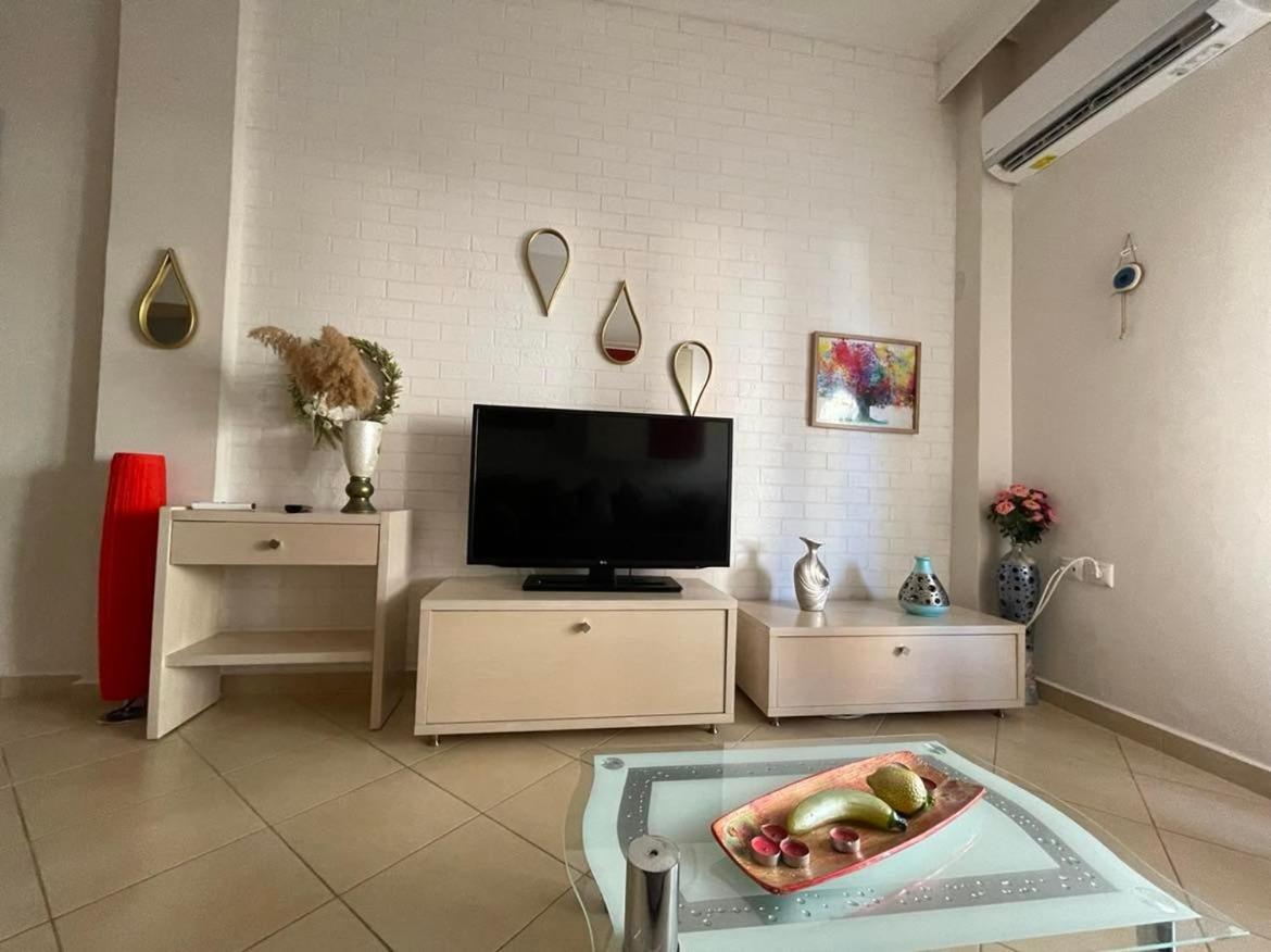 Brick Apartment Néa Péramos Exterior foto