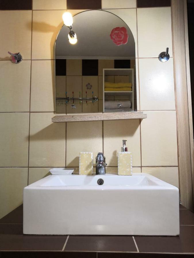 Brick Apartment Néa Péramos Exterior foto